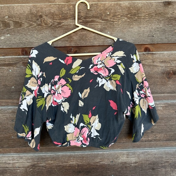 Leith Cropped Rayon Flounce Sleeve Top V Neck Button Down Floral - Picture 2 of 4